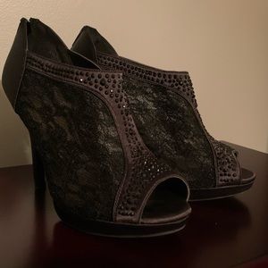🔥 Black Lace Heels with Black Rhinestones